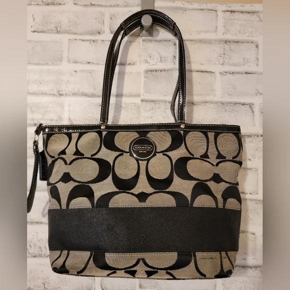 Coach Signature Crossgrain Purse - Picture 1 of 6